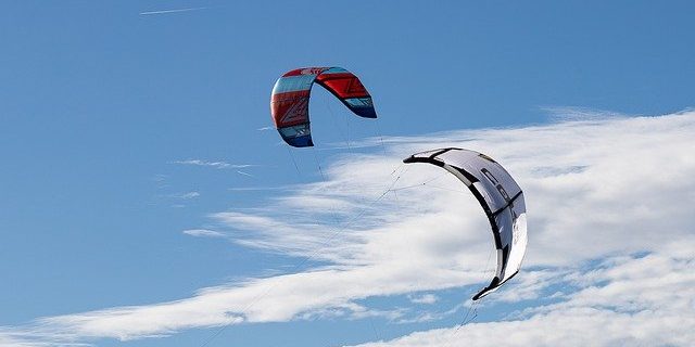 What is the Best Time of Day to Go Kiteboarding?